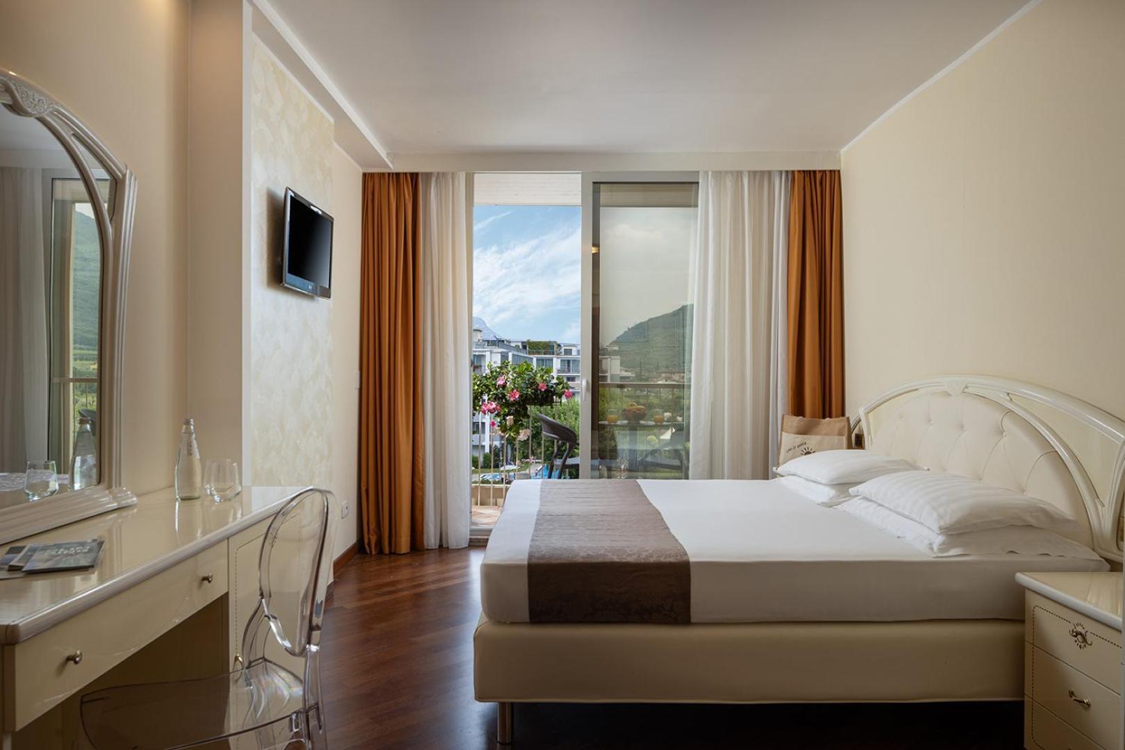 Hotel Savoy Palace - Tonelli Hotels Рива-дель-Гарда Екстер'єр фото