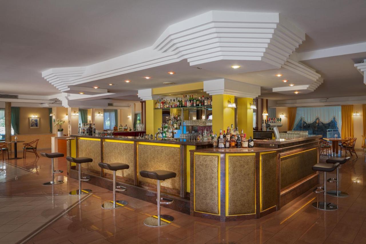 Hotel Savoy Palace - Tonelli Hotels Рива-дель-Гарда Екстер'єр фото